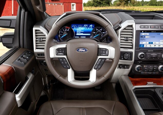 Interior da F-350 King Ranch