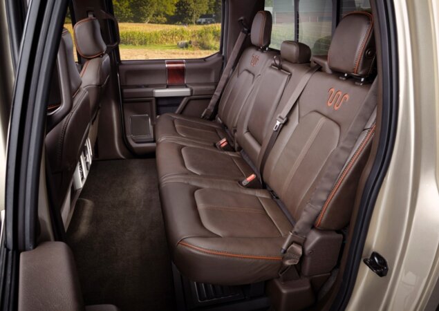 Interior da F-350 King Ranch