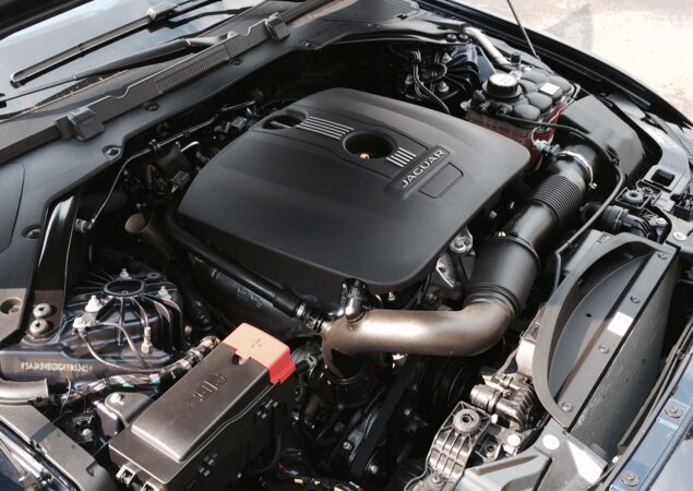 Motor 2.0 rende240 cv na versão R Sport