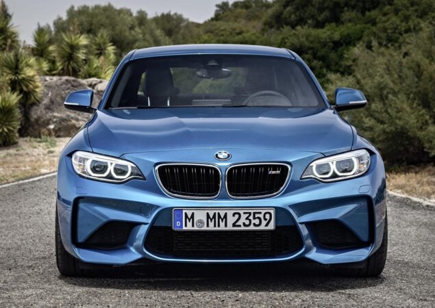 Comparado ao M235i, o M2 também ficou mais largo