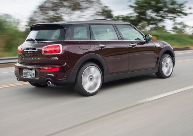 Modelo é o primeiro da Mini a adotar câmbio automático de oito velocidades
