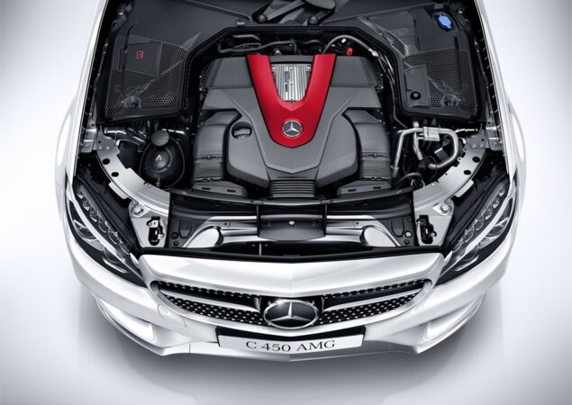 Sob o capô está um motor 3.0 V6 de 326 cv de potência
