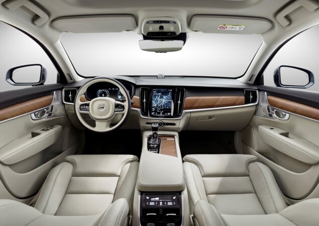 Interior exibe a sofisticação esperada de um modelo de luxo da Volvo
