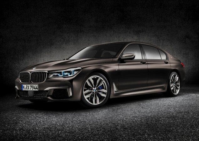 BMW 760i xDrive foi apresentado em Genebra