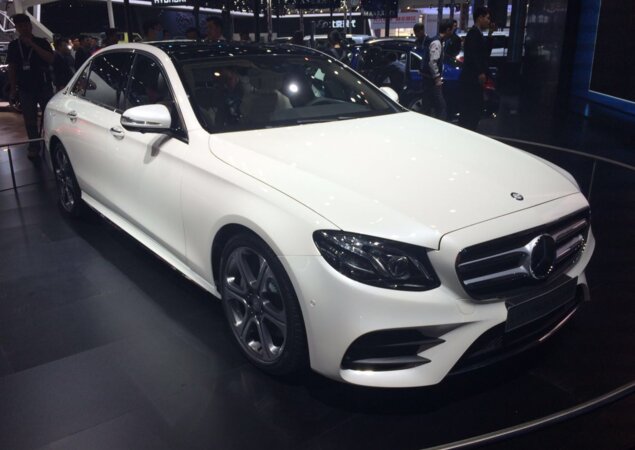 Mercedes-Benz E320L: versão alongada do Classe E foi desenvolvida exclusivamente para o mercado chinês