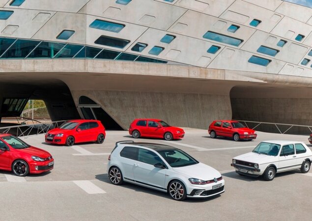 A Volkswagen está celebrando os 40 anos do Golf GTI