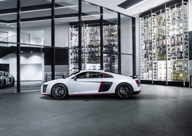 Novidade compartilha 50% das peças com o modelo que compete nas categorias GT3