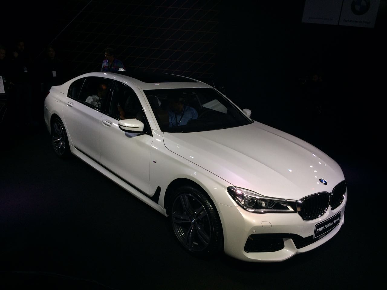 Sedã de luxo será vendido aqui na versão 750 LI M Sport