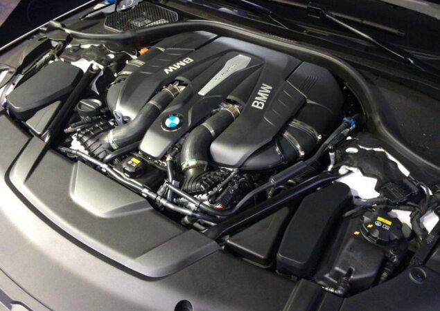Motor é o 4.4 V8 de 450 cv