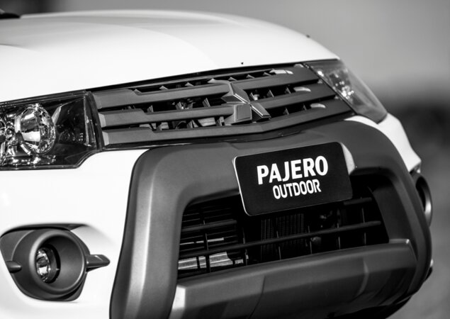 Detalhe da grade do Pajero Outdoor