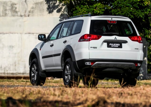 Pajero Outdoor tem motor 3.2 a diesel e câmbio automático de cinco marchas
