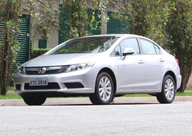 Honda Civic LXS automático