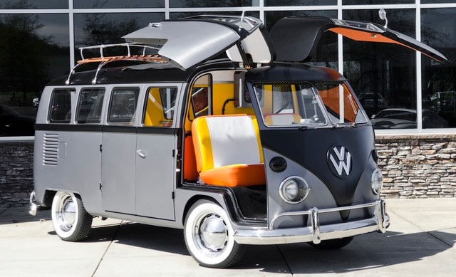 VW Kombi recebe transformação inspirada no filme "De Volta para o Futuro"
