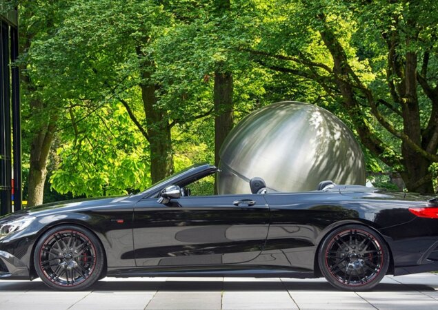 Motor 6.0 V8 de 850 cv faz o modelo chegar à velocidade máxima de 350 km/h