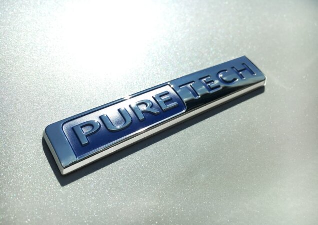 Detalhe do emblema PureTech
