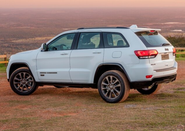 Baseado na versão Limited, ele exibe faróis e lanternas traseiras com máscara negra, novo design dianteiro e novas rodas pintadas de bronze