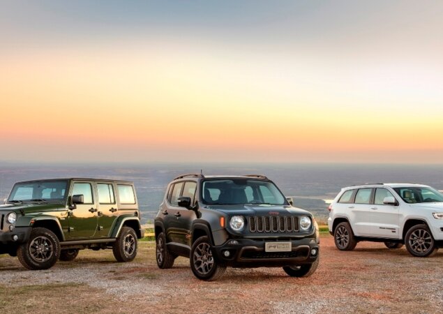 Jeep lança série especial de 75 anos no Brasil nos modelos Wrangler Unlimited (esq.), Renegade (centro) e Grand Cherokee (dir.)