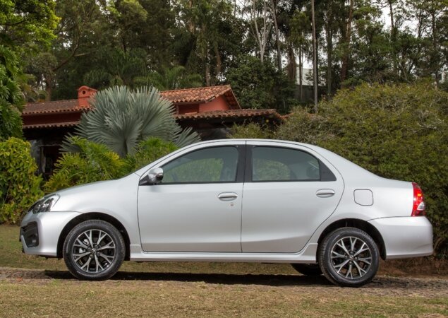 Etios Sedan Platinum sai por R$ 65.990
