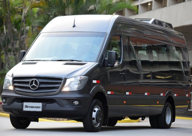 As vans têm opções de 15, 17 e 20 passageiros