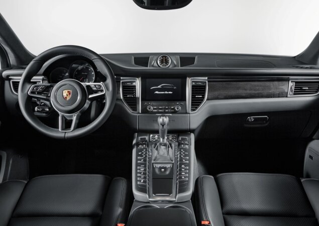 Interior do Porsche Macan Turbo Pacote Performance