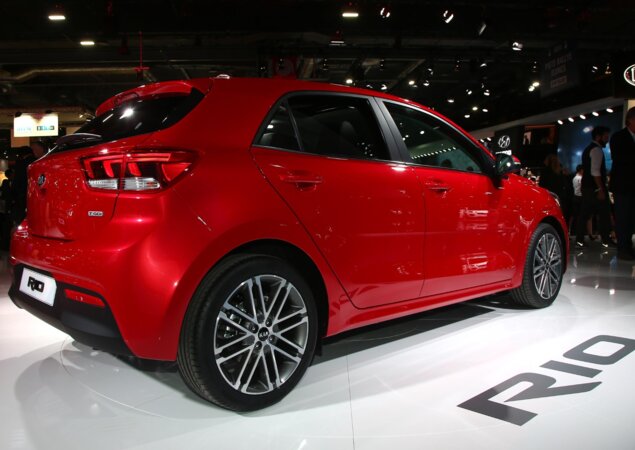 Modelo virá importado do México nas opções hatch e sedã