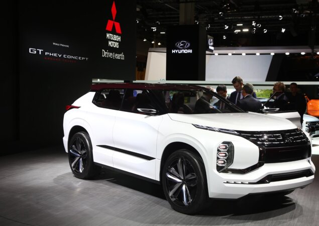 Mitsubishi GT PHEV Concept