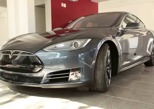 Tesla Model S 70D