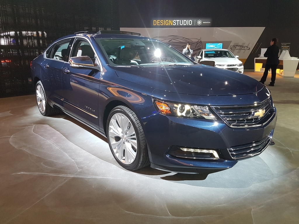 Tem até carro com nome que vai remeter ao passado, como esse Chevrolet Impala