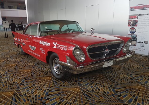 Chrysler 300G 1961: motor era V8 de 375 cv com câmbio de três marchas. Foram feitas apenas 337 unidades do conversível e 1.280 do modelo convencional