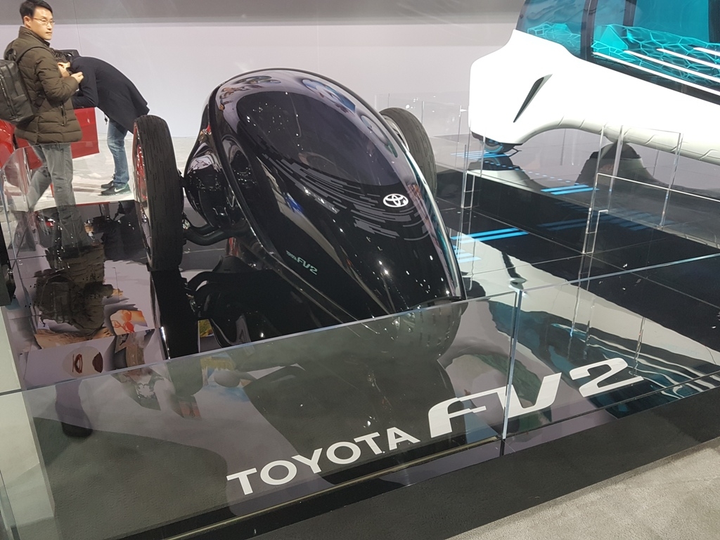 Toyota FV2: pensando no futuro da mobilidade urbana, com uma mistura de carro e moto