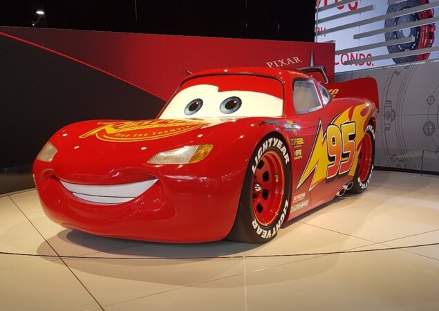 Relâmpago McQueen, personagem do filme Carros, estava em Detroit para divulgar a mais recente sequencia da franquia "Carros 3"