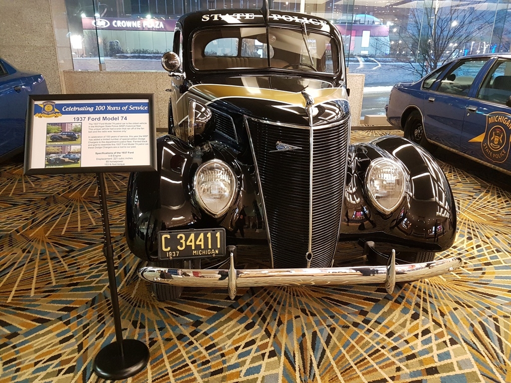 Ford Model 74 de 1937: é o carro de polícia mais velho de Michigan. Motor de oito cilindros rendia 85 cv