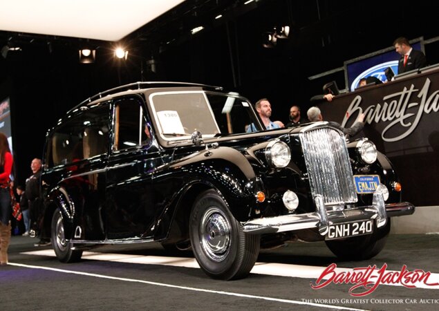 Austin Princess 1956 que pertenceu ao músico dos Beatles John Lennon também foi arrematado