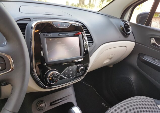 Versão vem com a central multimídia Media Nav com tela de 7" sensível ao toque