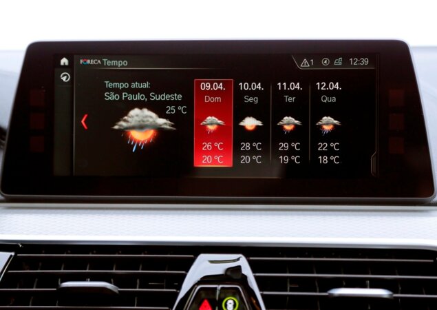 Central multimídia oferece espelhamento de smartphones via Apple CarPlay