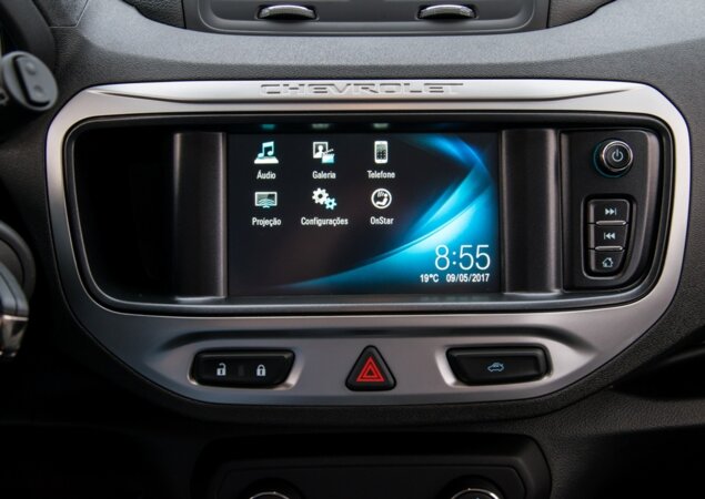 Central multimídia agora traz botões e conexão com smartphones via Android Auto e Apple CarPlay, além do sistema OnStar