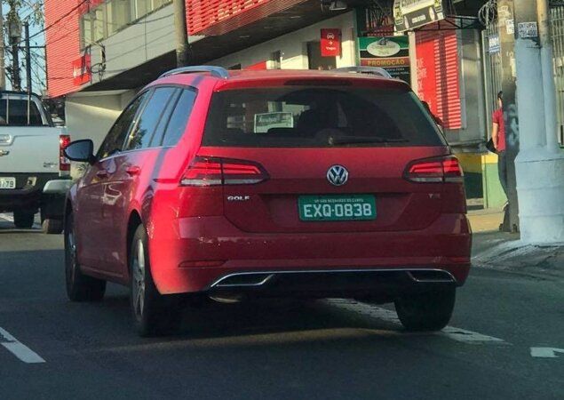 Para-choque traseiro da perua terá saídas de escape integradas