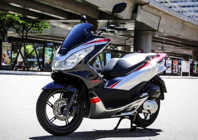 Honda lança a PCX Sport na linha 2018