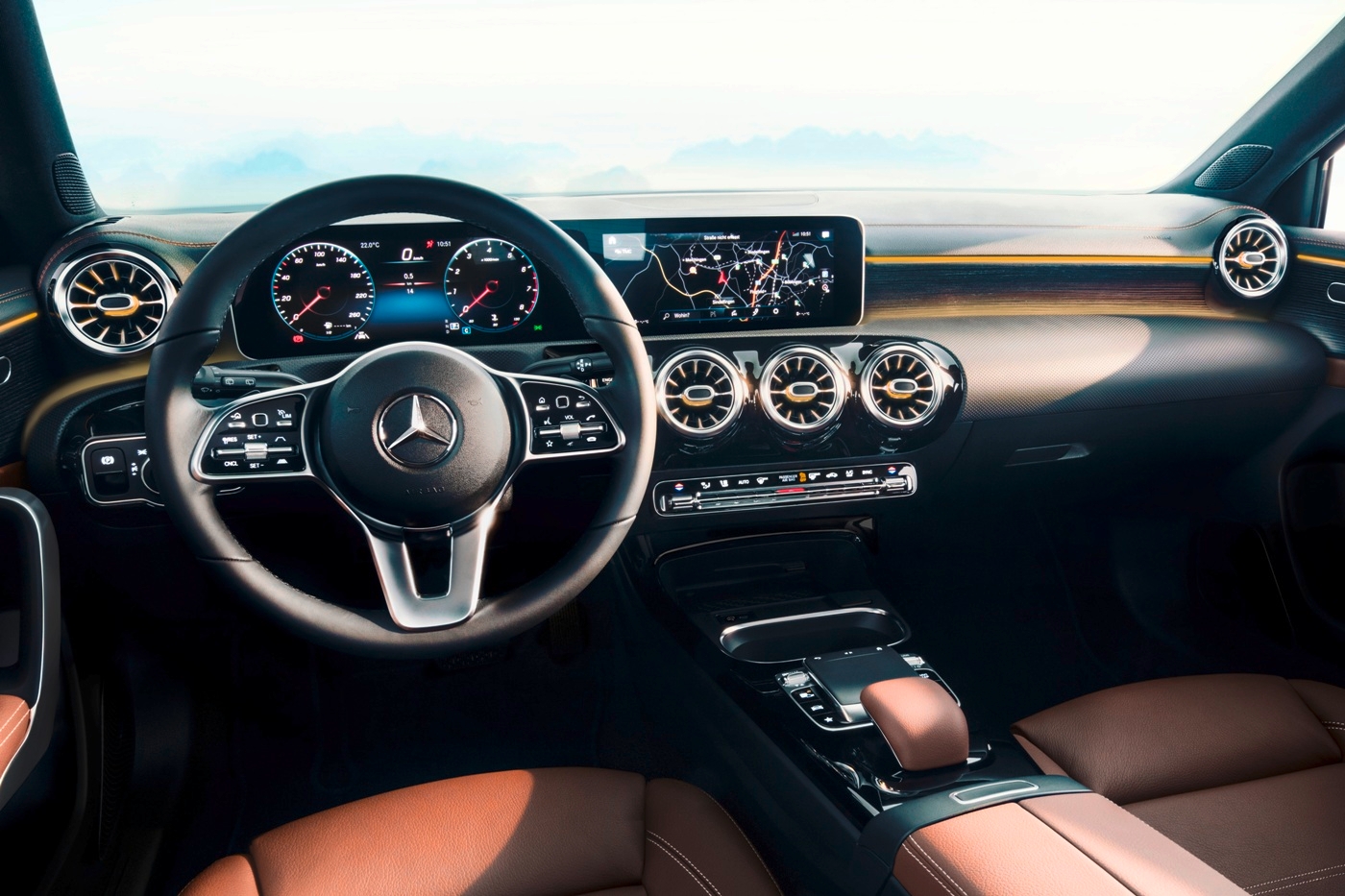 Nova geração do Mercedes-Benz Classe A tem interior revelado