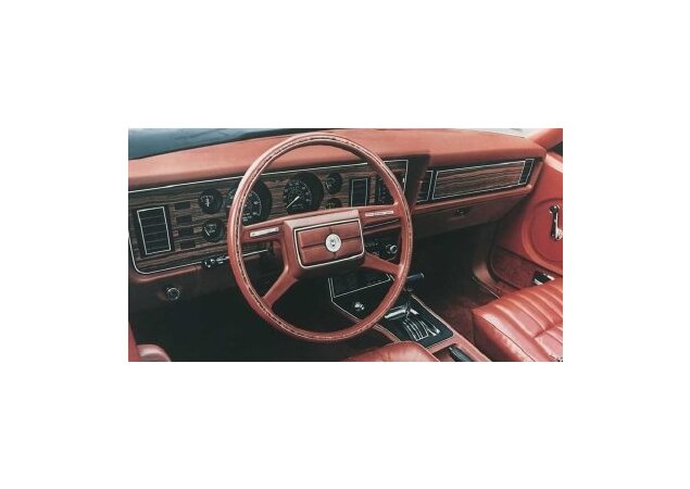 1979: Na terceira geração, o volante era compartilhado com outros carros da Ford. O piloto automático era controlado por botões no volante