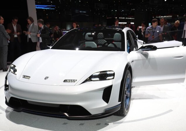 Porsche Mission E Cross Turismo