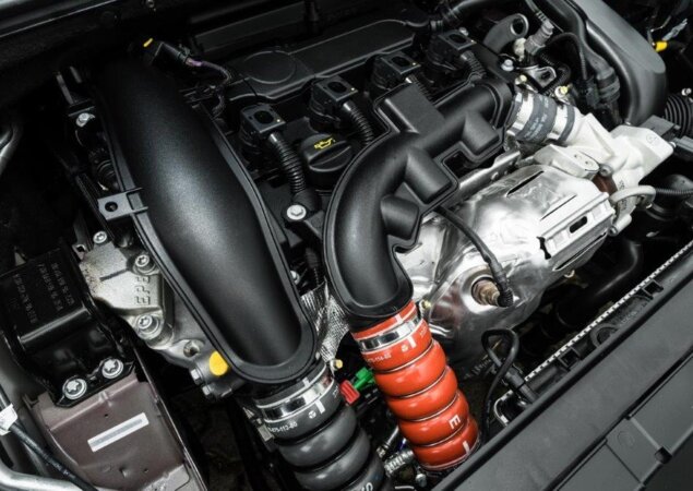 O C4 Lounge permanece sendo oferecido com o motor 1.6 THP turbo flex