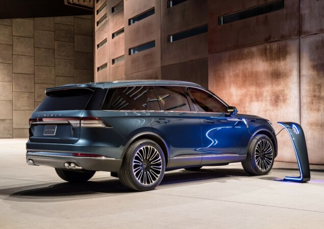 Modelo tem motorização híbrida do tipo plug-in