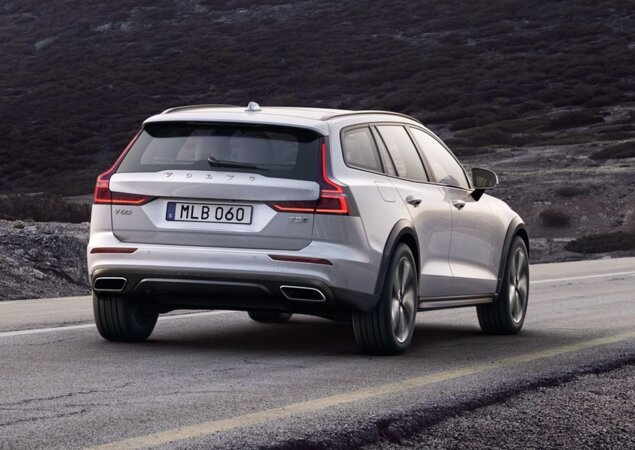 Ela conta com motor 2.0 diesel o gasolina