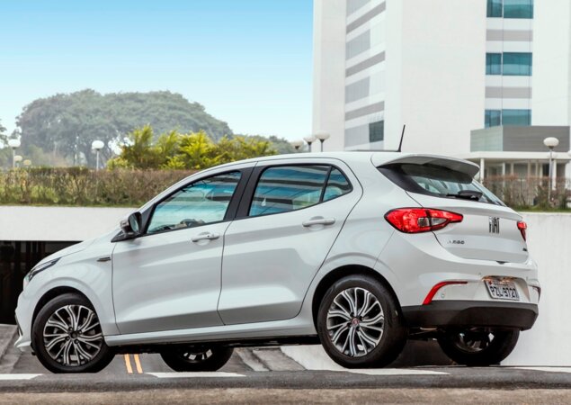 Hatch compacto tem novos itens de série e novos opcionais