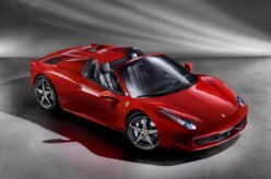 Ferrari 458 Spider desembarca no brasil