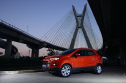 EcoSport recebe câmbio automatizado e versão 4WD