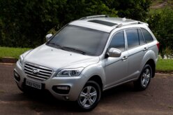 Lifan X60 VIP ganha teto solar e nova central multimídia