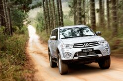 Mitsubishi apresenta Pajero Dakar 2015