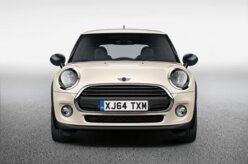 Mini One ganha versão quatro portas na Europa
